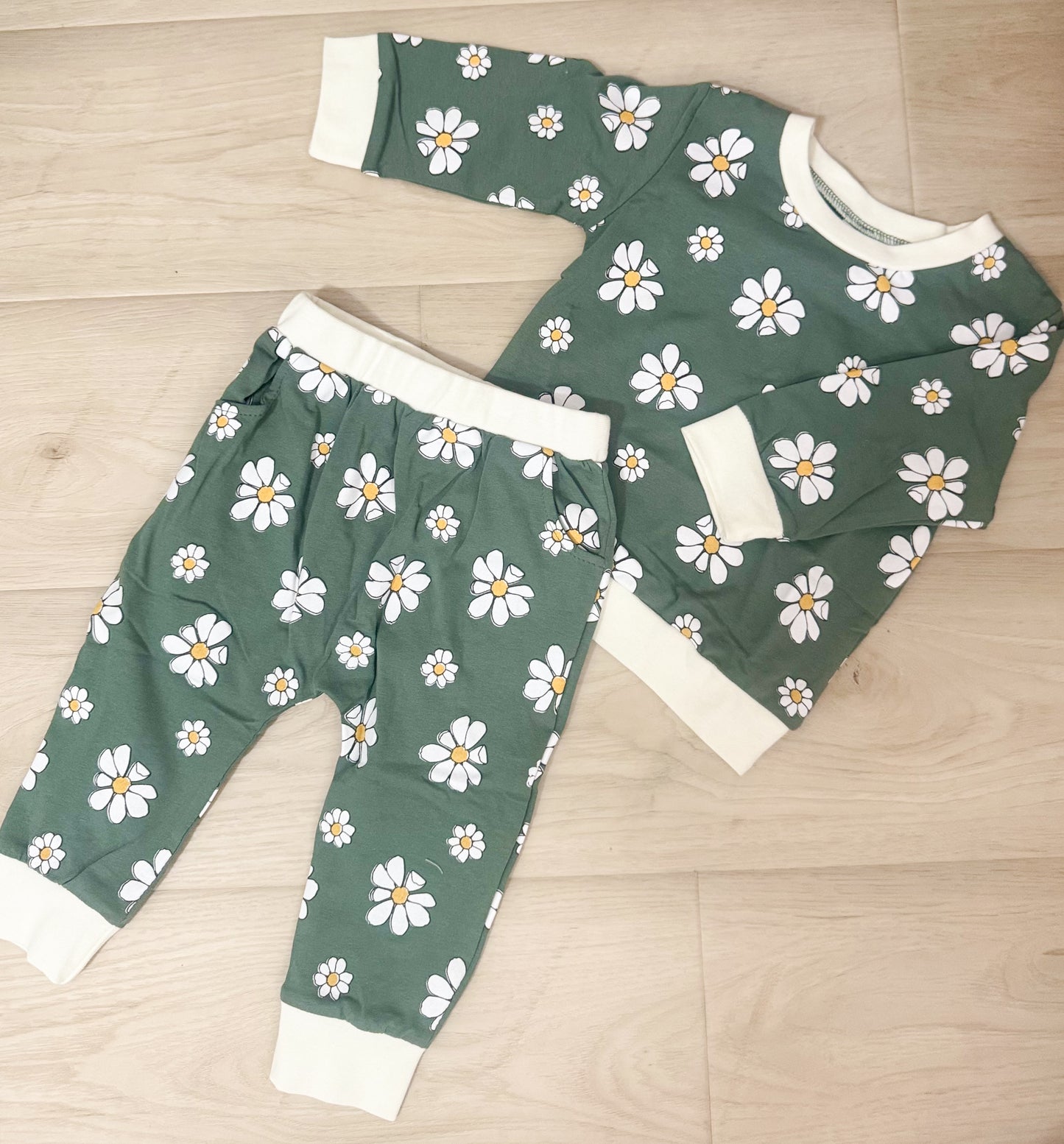 Green Daisy Lounge Set